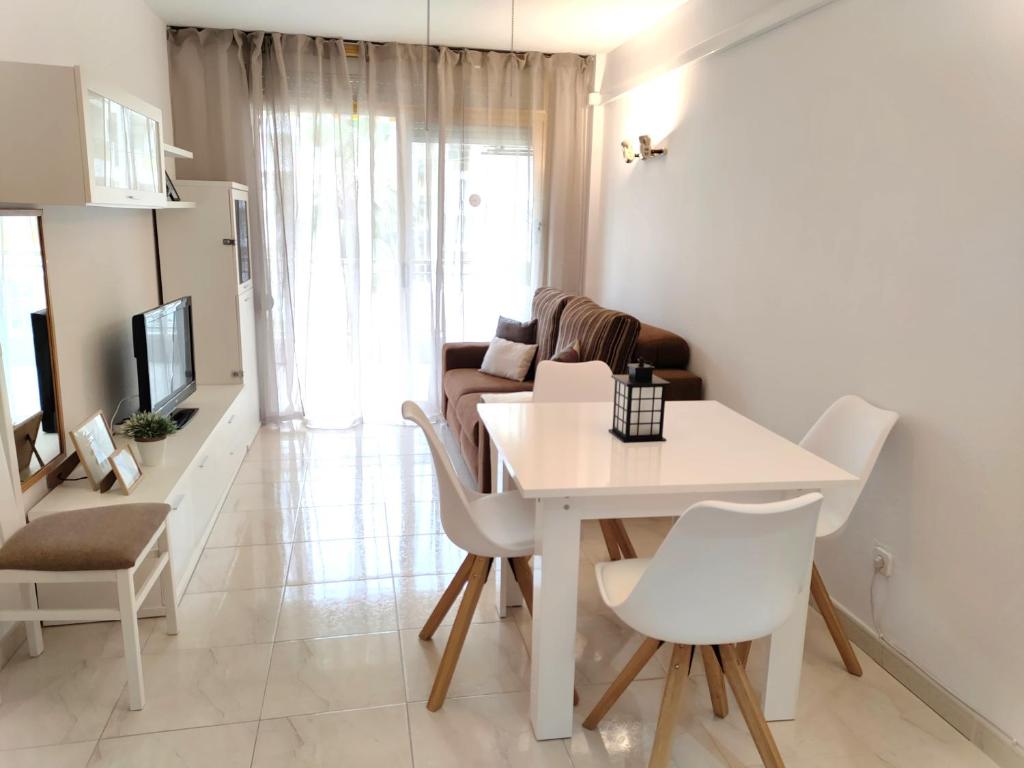 Luminoso apartamento en SALOU con PISCINA, TERRAZA y PARQUE INFANTIL IDEAL FAMILIAS - 2