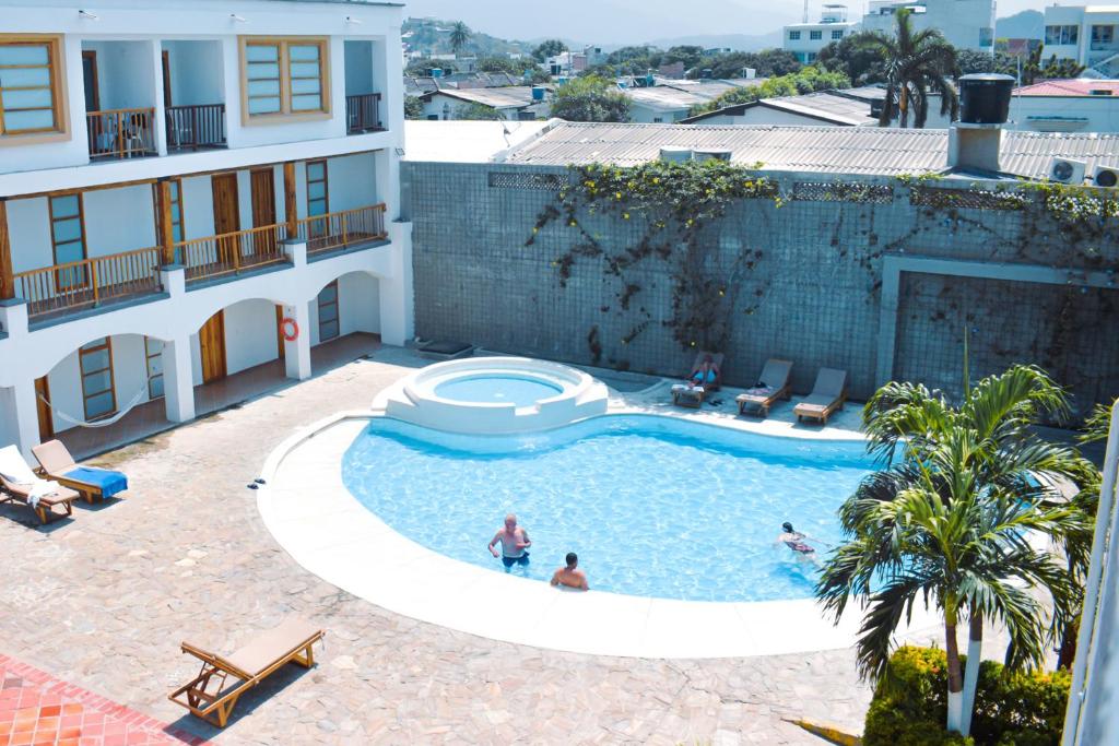 Hotel Sansiraka Suites By GEH Suites - 3