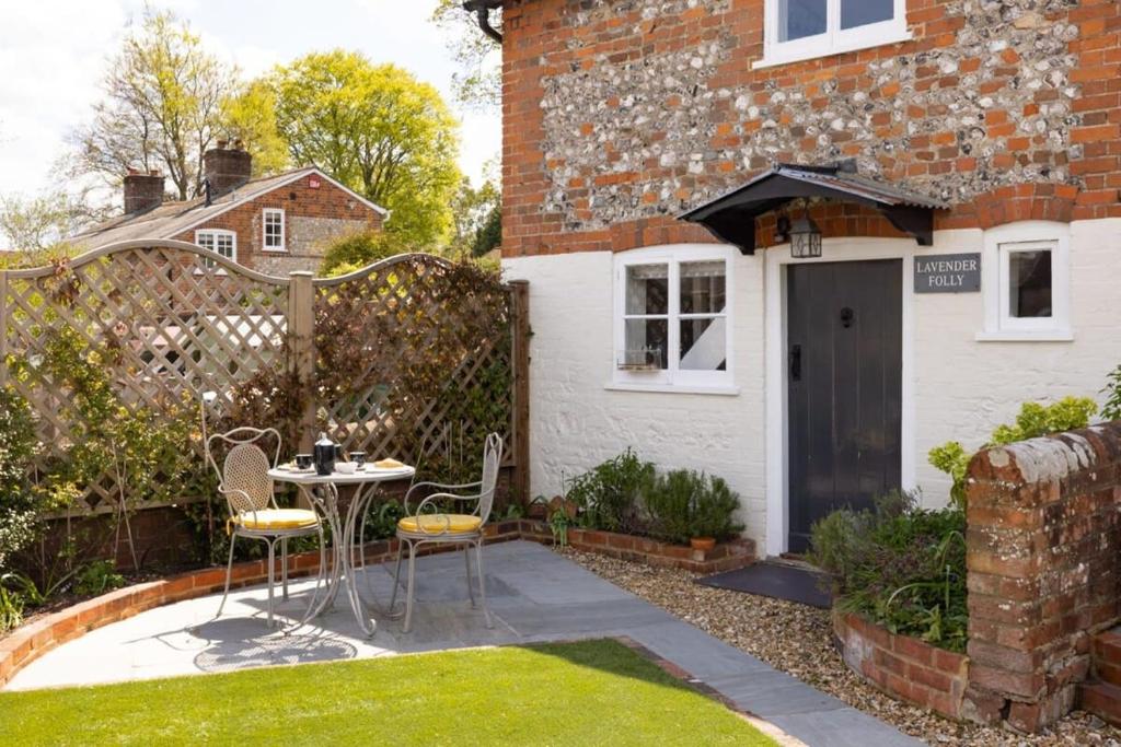 The Lavender Folly - Cosy Accommodation Alresford, New Alresford