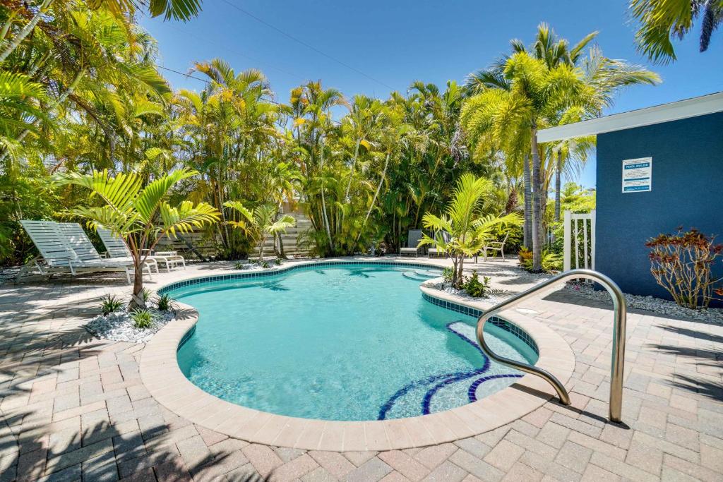 Recently renovated with large pool on the North end of AMI, Anna Maria