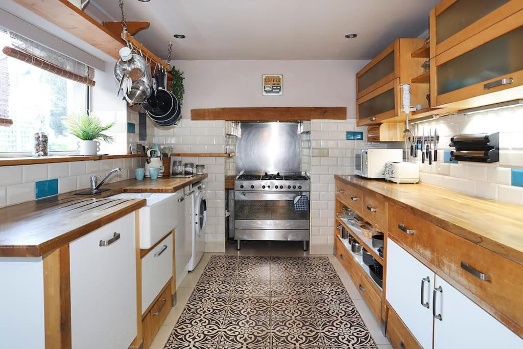 Victorian Home with Pet-Friendly Garden, Holyhead photo 6
