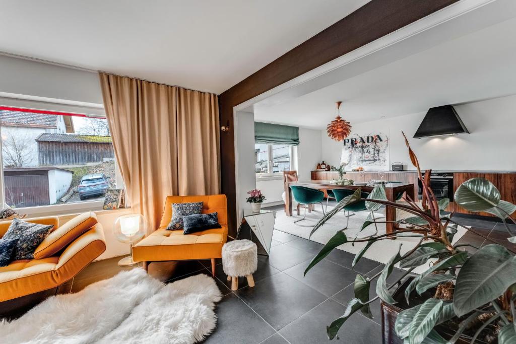 Alpen Ferienhaus mit Garten, Kamin, Spielzimmer und Bergblick - 2