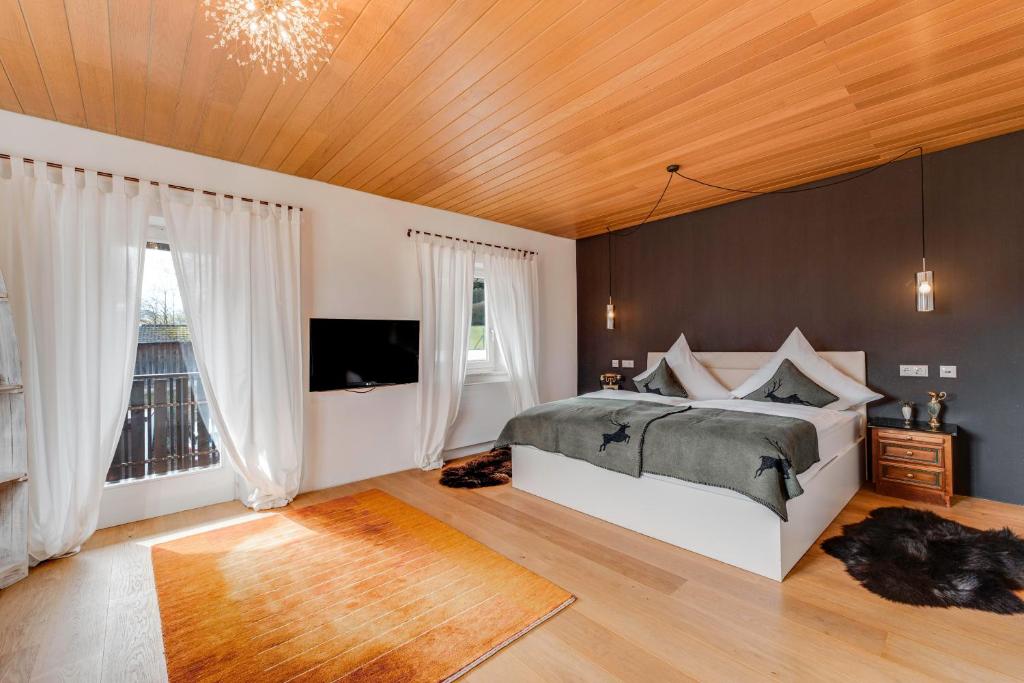 Alpen Ferienhaus mit Garten, Kamin, Spielzimmer und Bergblick - 4