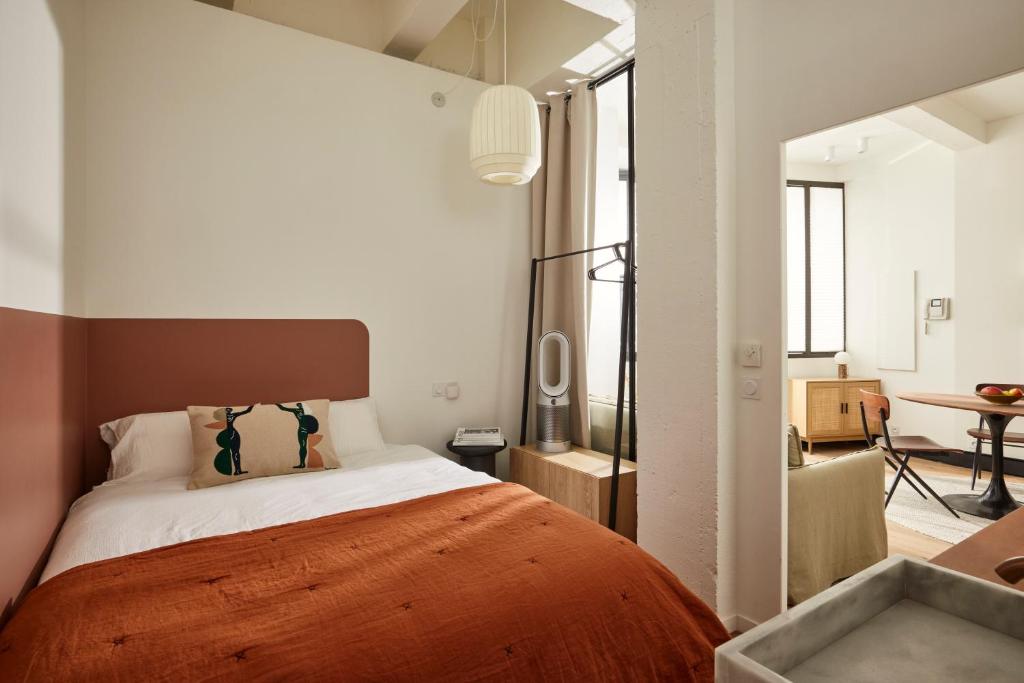 Cosy 1BR with outside space near Canal Saint Martin - 3