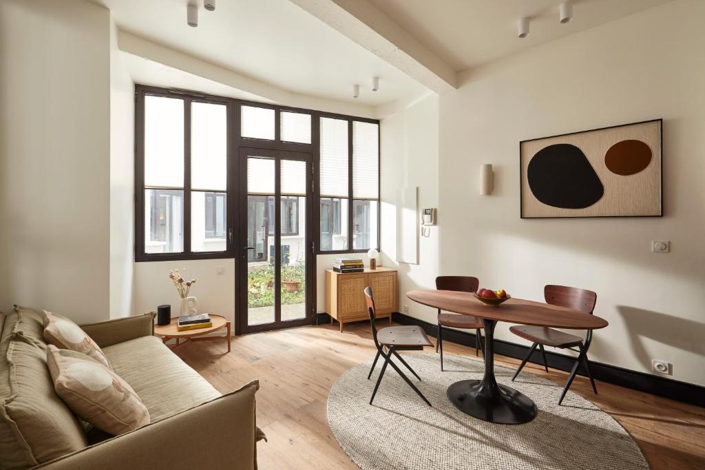 Cosy 1BR with outside space near Canal Saint Martin - 2