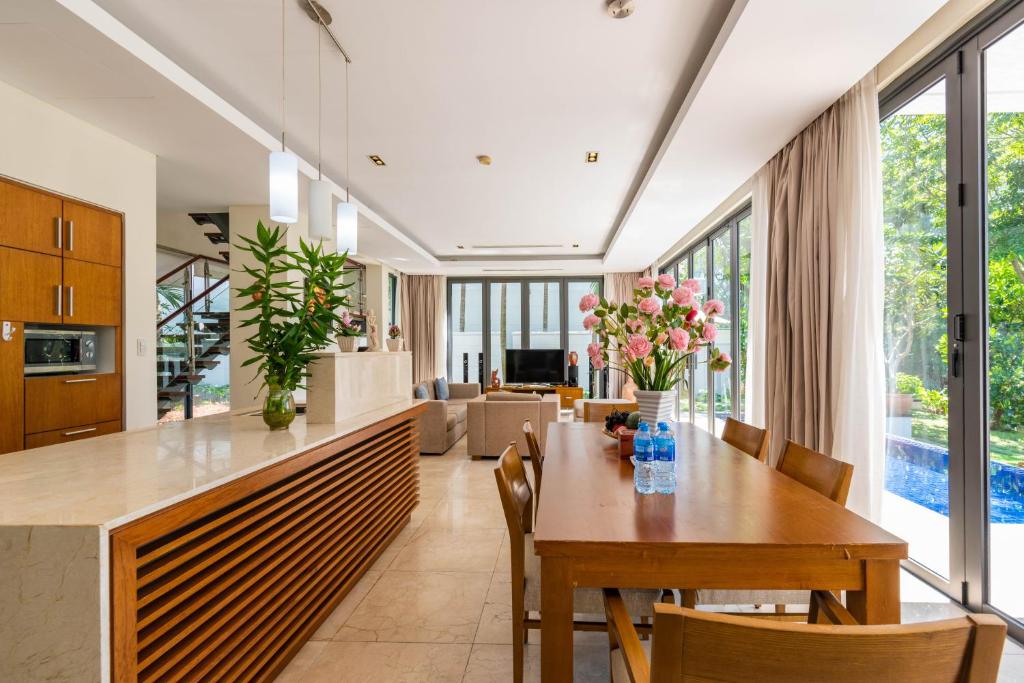 Luxury Pool Villa Close To The Private Beach