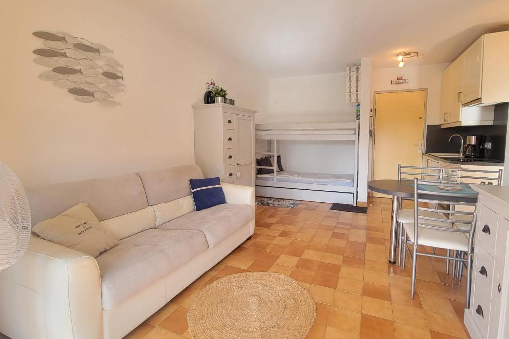 Cosy family cocoon with beautiful loggia - 3