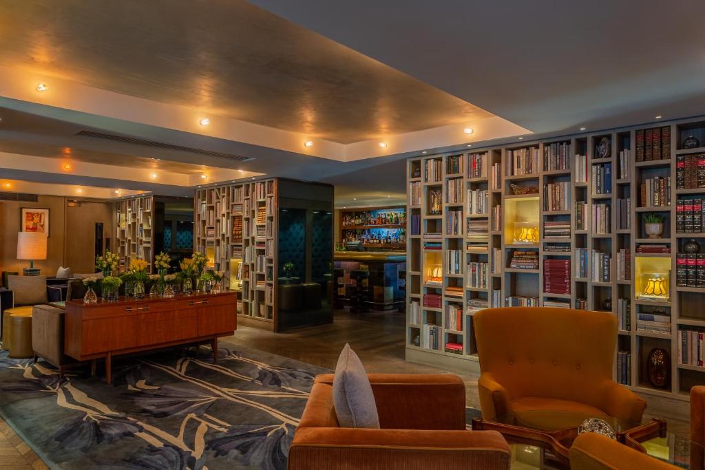 Shared lounge/TV area
