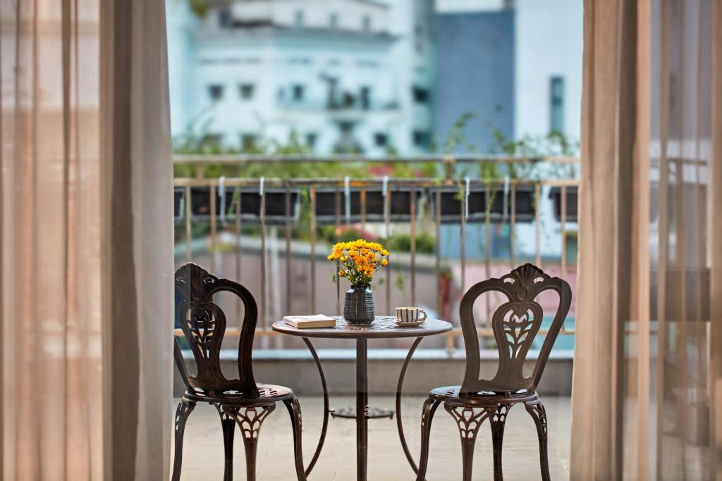 Eliana Premio Hotel Hanoi