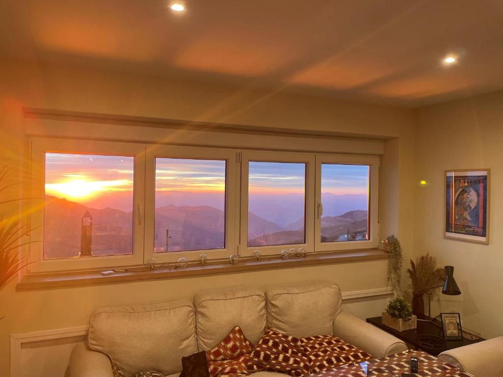 Luxury and newly refurbished 3 bedroom apartment next to the slopes including indoor parking - 2