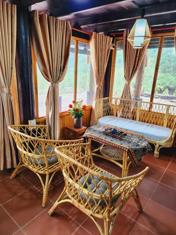 Ngu Chi Son Trekking Sapa Homestay Local Experience