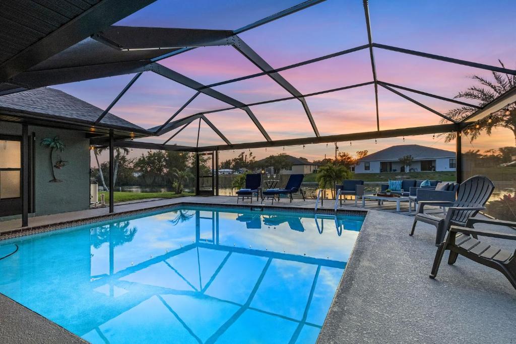 Wow Views on Freshwater Canal, Kayak, Pool - Villa Cape Cheers - Roelens Vacations, Cape Coral