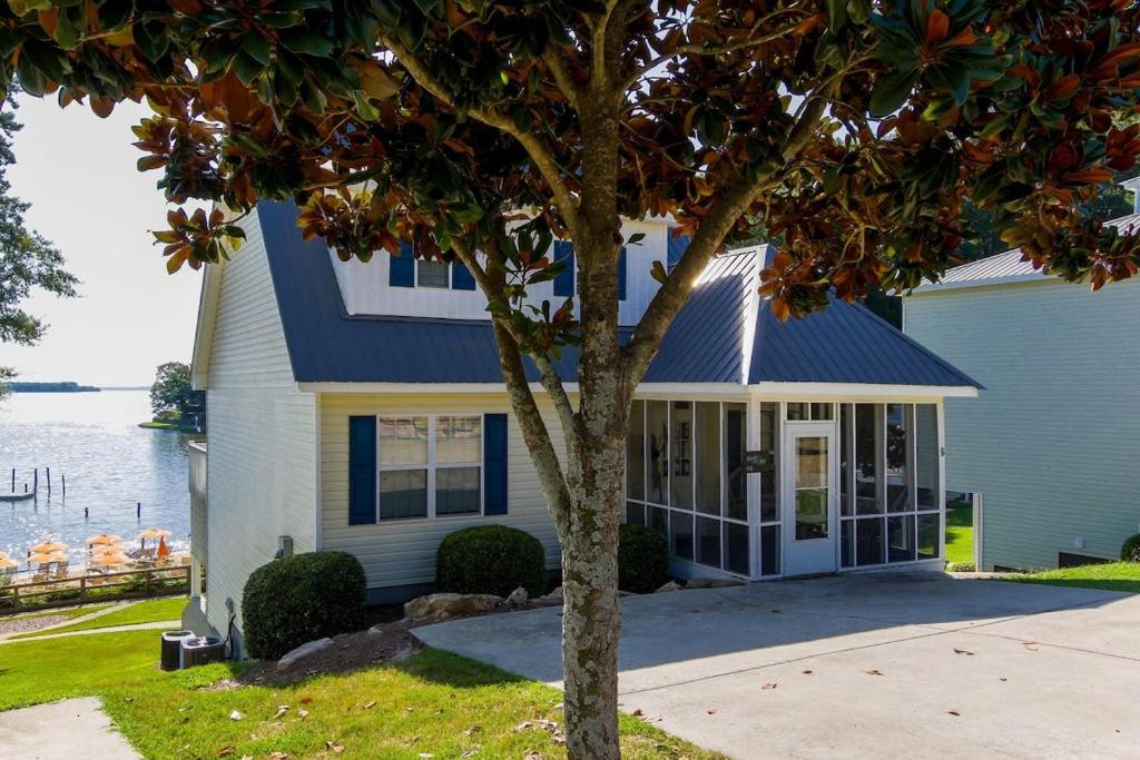 House #06 Heart of the Bay (Pet Friendly) Private Pier, Centre