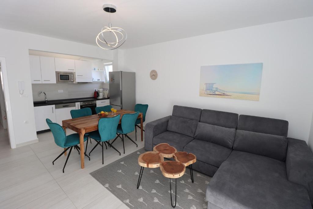 EMMI Nemira Omis, Omiš