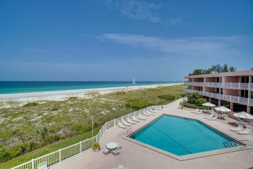 Spectacular Sunsets at this Beachfront Condo, Bradenton Beach