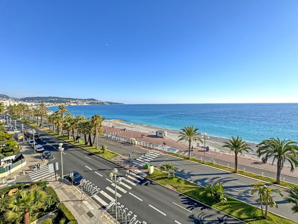 Cosy Sea Front Apartment Nice France - 5