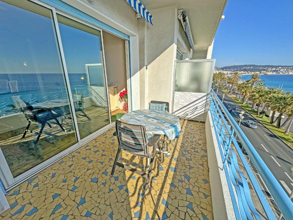 Cosy Sea Front Apartment Nice France - 3