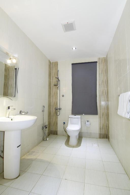 Rofan Hotel Suites photo