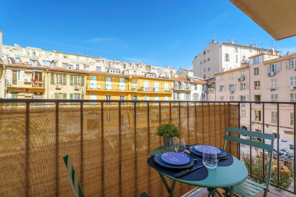 Nice Renting - 9b Massena - Chic Escape in the Heart of Nice Comfort & Charm ! - 2