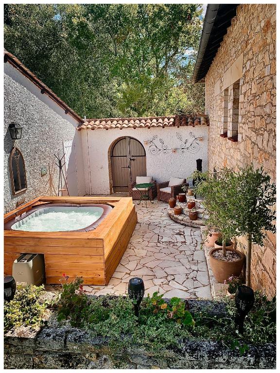 Le Petit Comte Bergerac an Oasis of Calm - 4