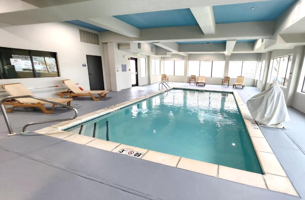Days Inn & Suites