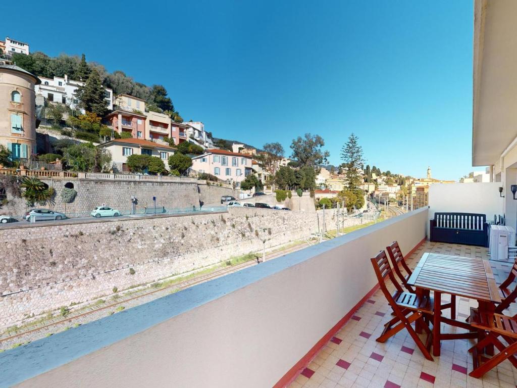 Spacieux 2P climatisé centre-ville Menton avec grande terrasse, proche plages et commerces - FR-1-196-351 - 1