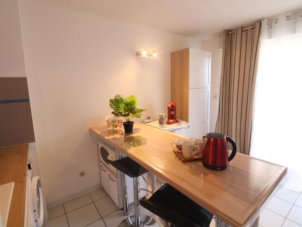 Joli T2 rénové avec terrasse et piscine, accès direct plage - FR-1-472A-302 - 5
