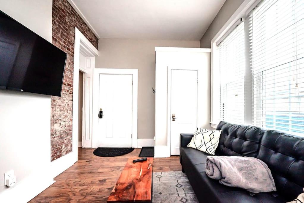 Park Place- cozy modern space fully updated fast WiFi good coffee and easy parking, Wilmington