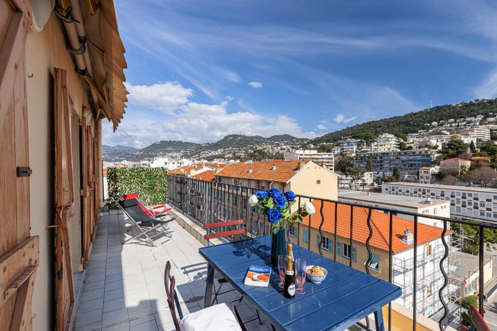 Extraordinary View on Port and Castle Hill - 1 Bdr & Parking - 2