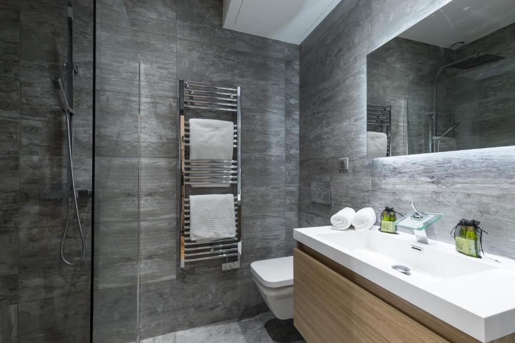Brand New 1 Bdr Place du Pin - 5
