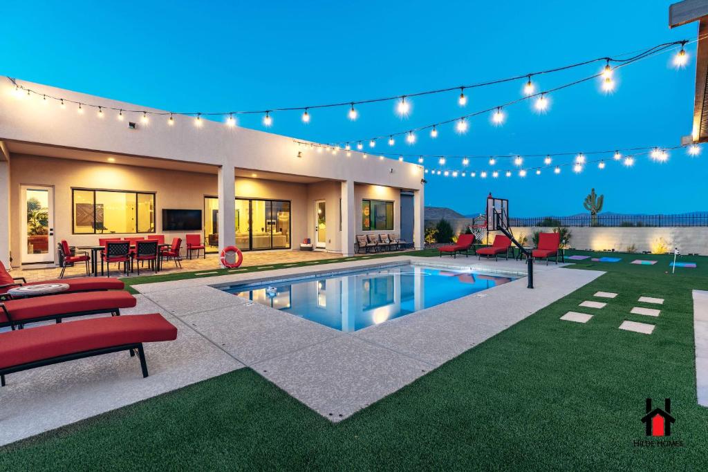 Peaceful Getaway to a New Custom-Built Luxury Home, Rio Verde