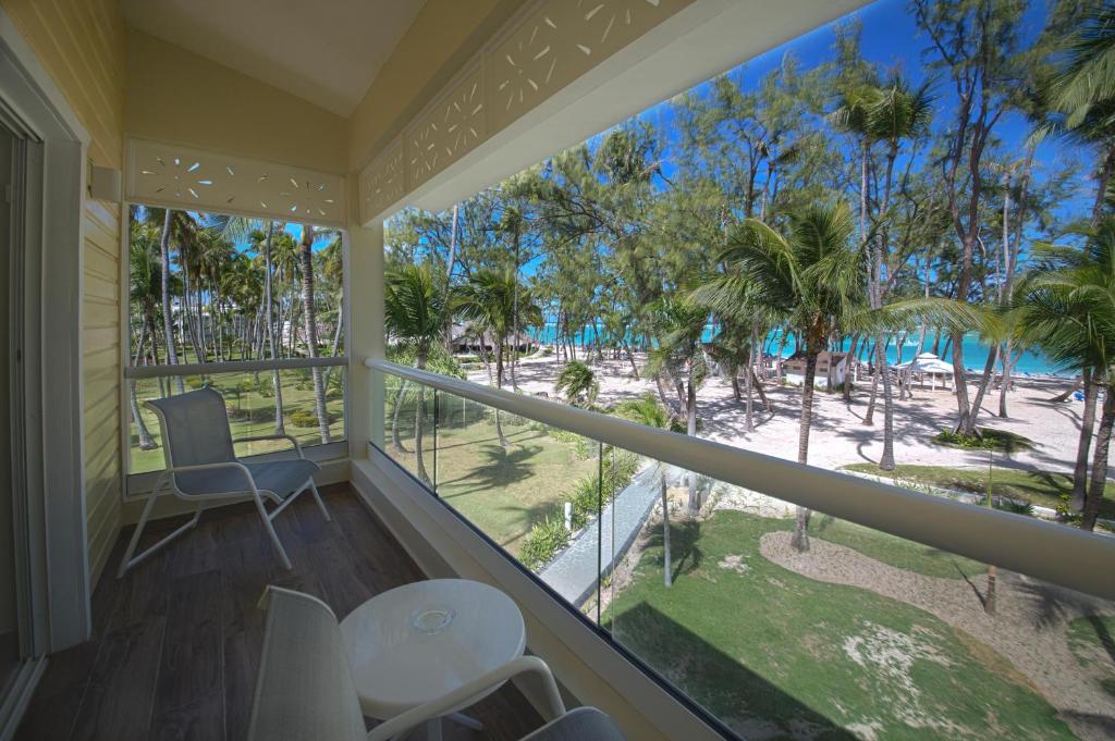 Vista Sol Punta Cana Beach Resort & Spa - All Inclusive — Hotel rooms in Bavaro, La Altagracia