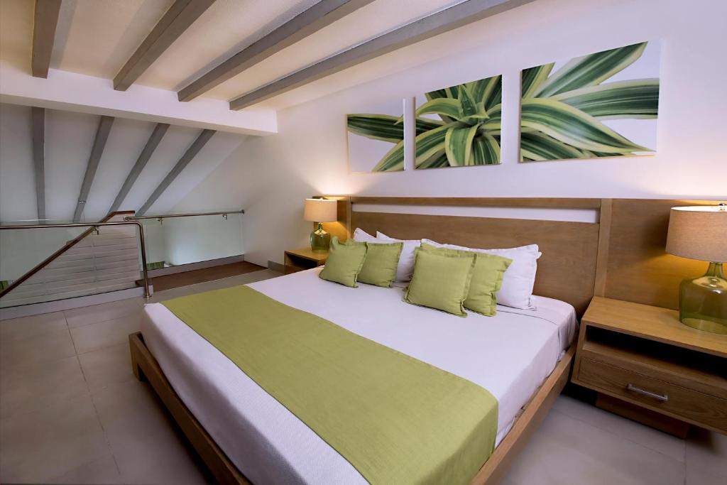 Vista Sol Punta Cana Beach Resort & Spa - All Inclusive — Hotel rooms in Bavaro, La Altagracia