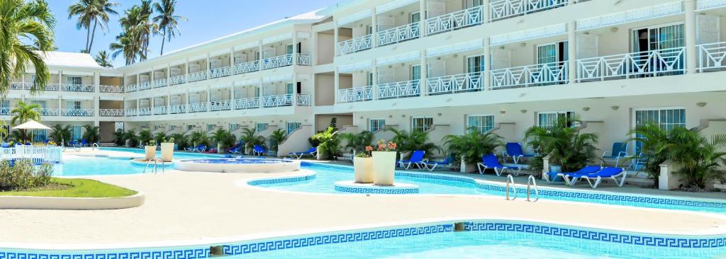 Vista Sol Punta Cana Beach Resort & Spa - All Inclusive — Swimming pool in Bavaro, La Altagracia