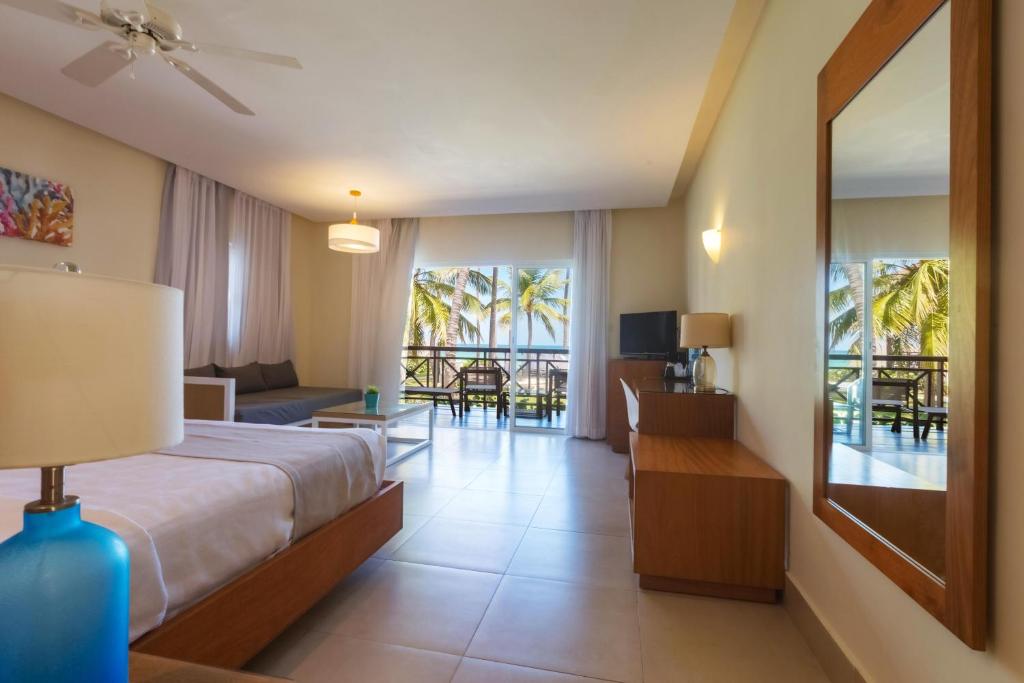 Vista Sol Punta Cana Beach Resort & Spa - All Inclusive — Hotel rooms in Bavaro, La Altagracia