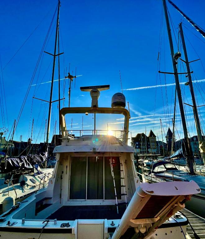 YACHT DEAUVILLE - 1
