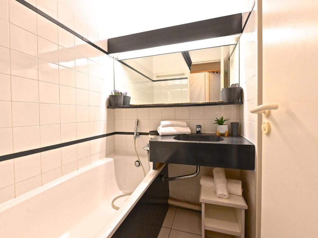 Studio Le Belvédère - R8 327 by Interhome - 5