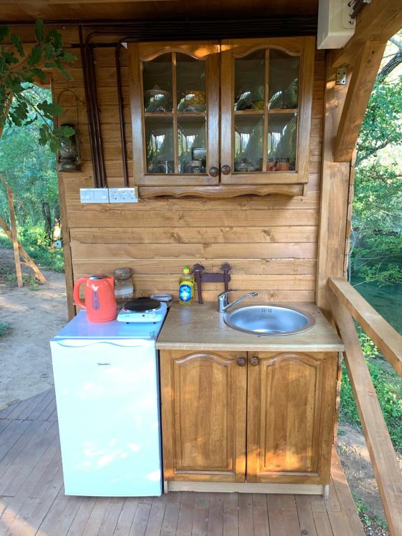 Delightful Treehouse w private beach - 2
