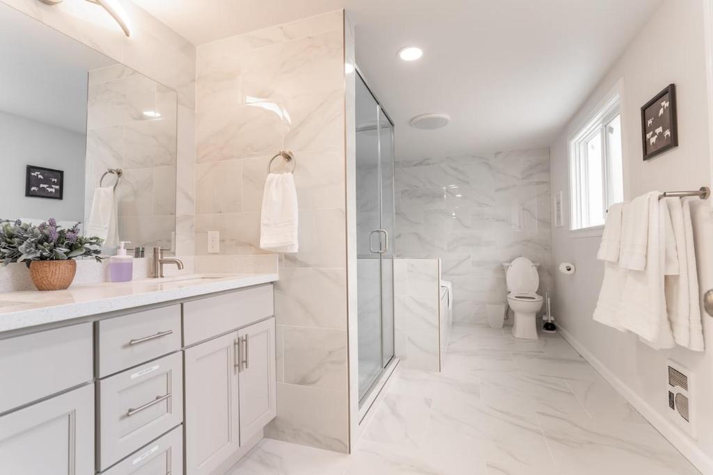 Burien's Top Unit with Spa-Inspired Bathroom, Burien