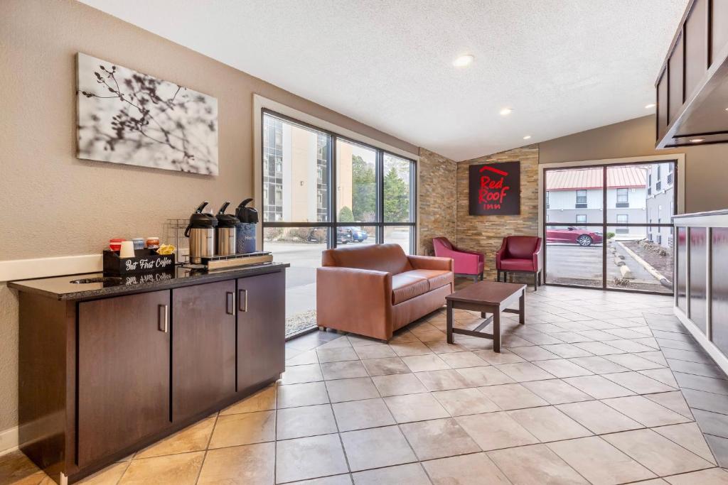 Red Roof Inn & Suites Newport News, Newport News (VA) 2024 Updated Prices, Deals