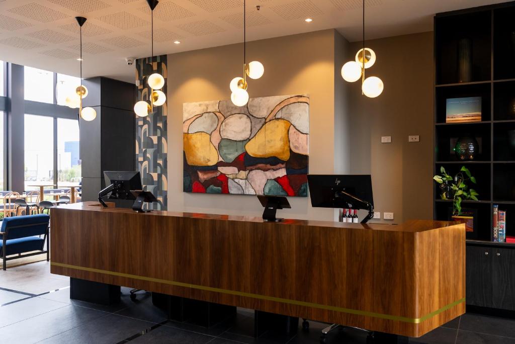 Mantra Tonsley Adelaide フロント・ロビー
