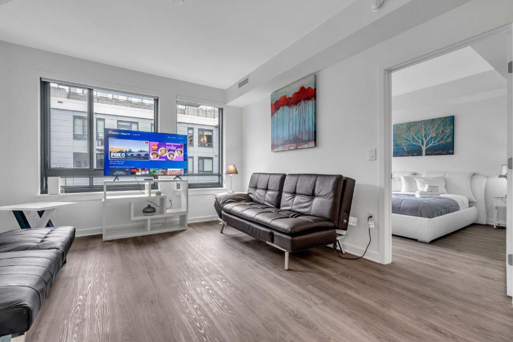 Two Bedroom Fully Furnished Apartment near Waterfront apts