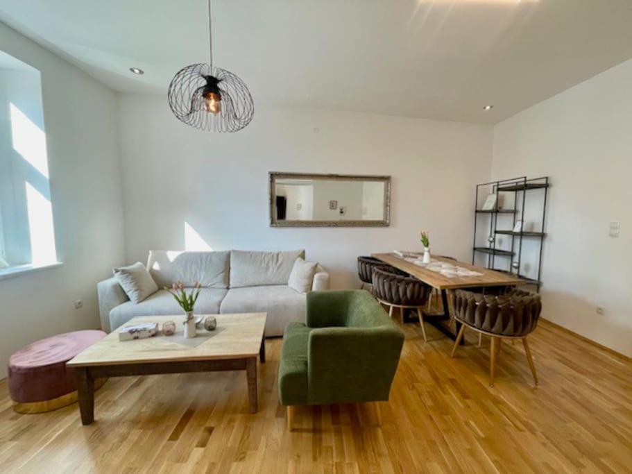 *Luxus in der Grazer Innenstadt*, Štýrský Hradec