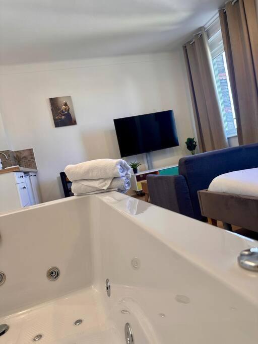 Britich 3D: Suite spa privé, clim, thermal/Artem - 2