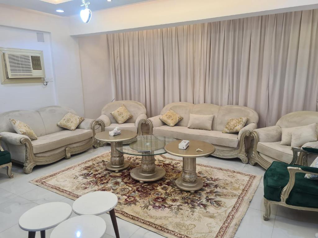 شقة الحسام شقة فاخرة غرفة نوم وصالة قريبة من مسجد قباء, Medína