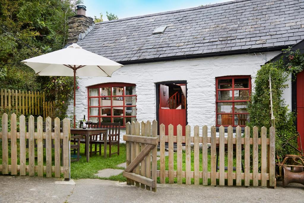 Y Beudy Llangrannog, Llangrannog