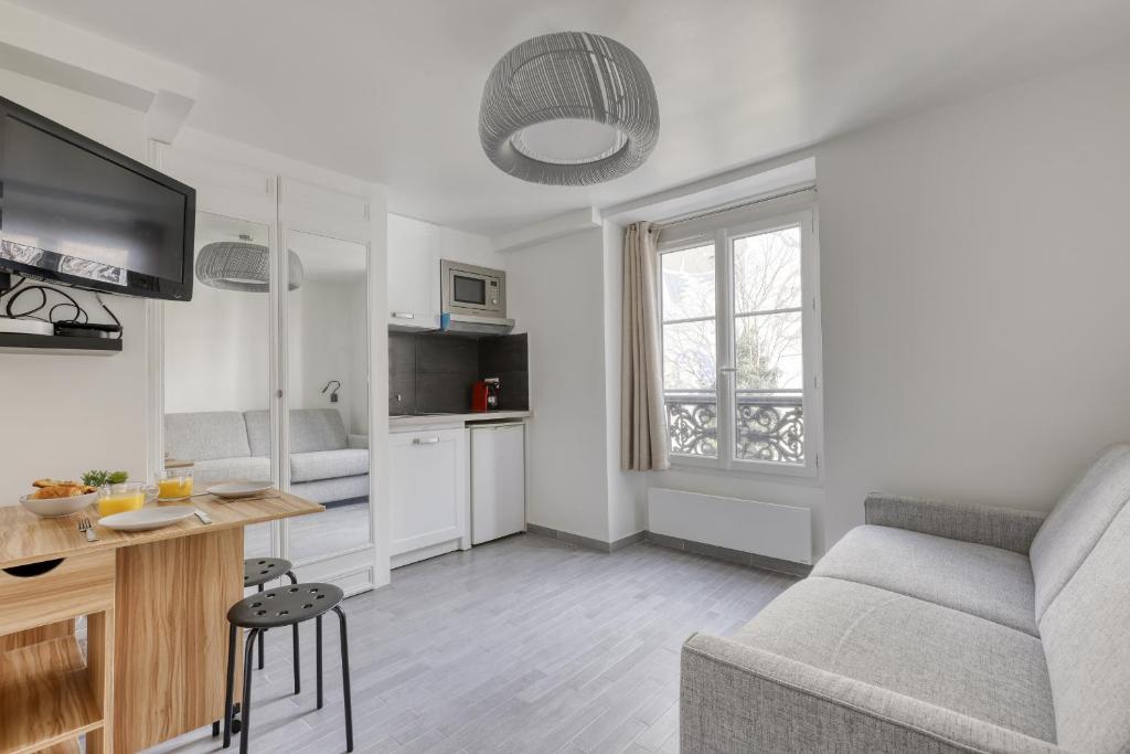 Branded New Cozy Studio in the Heart of Paris 17 - 2