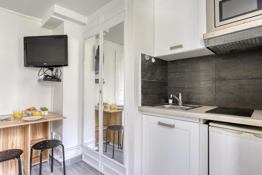 Branded New Cozy Studio in the Heart of Paris 17 - 3