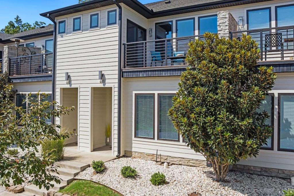 C Downtown-Walk to square-MTB friendly, Bentonville