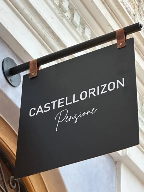 Castellorizon Pensione, hotel en Meyisti